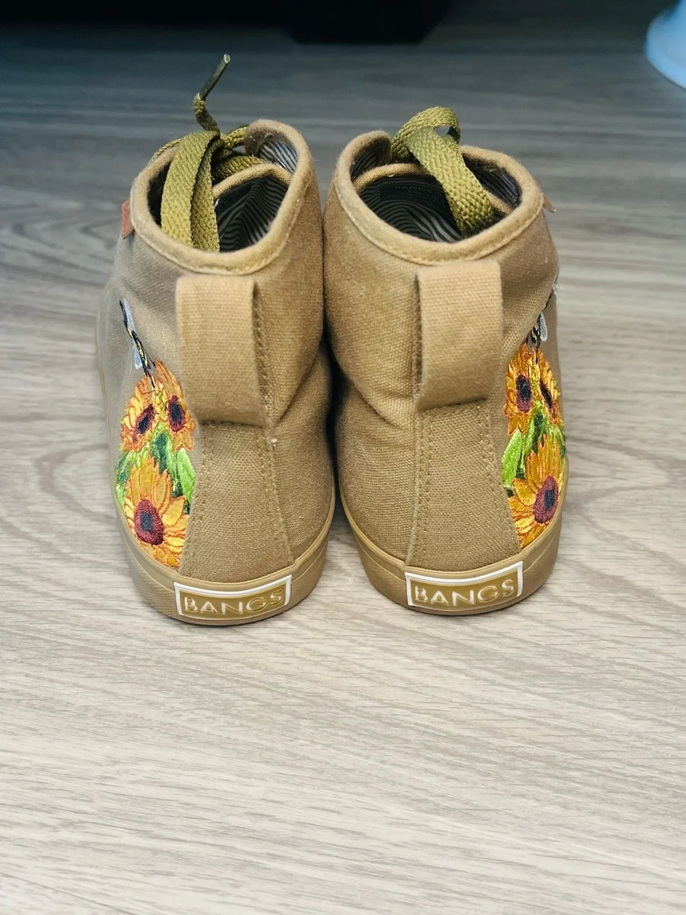 Bangs Olive Green Old Pine Sunflower & Bees High Top Sneakers Sz 9.5